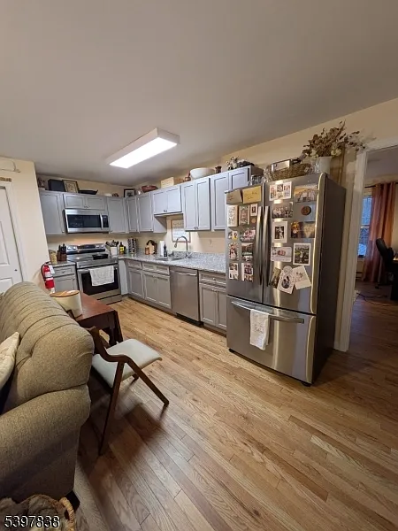 1 bed, 1.0 bath, $1,900 — Photo 3