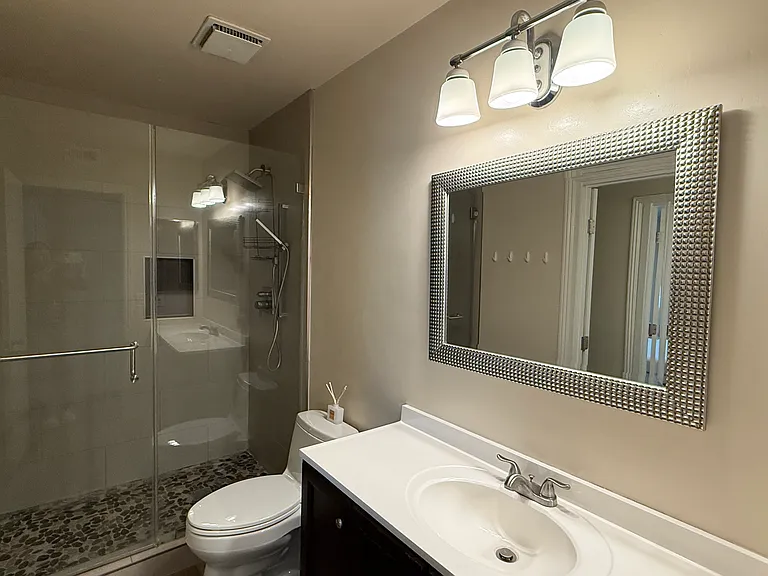 1122 Cleghorn Dr #E — Photo 5