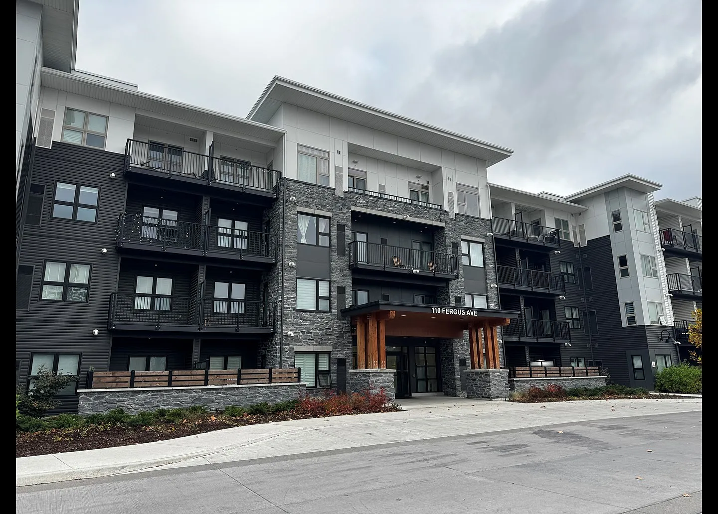 110 Fergus Avenue Kitchener — Photo 1