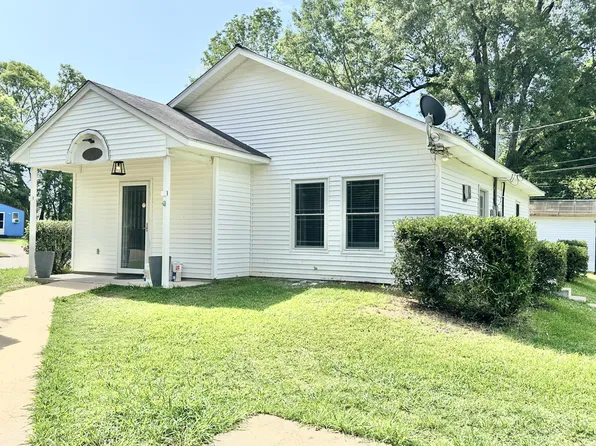 104 Nelson St, Starkville, MS 39759