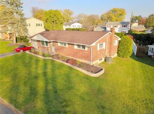 1496 Laurel Ln, Macungie, PA 18062