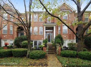 952 Shandrew Dr, Naperville, IL 60540