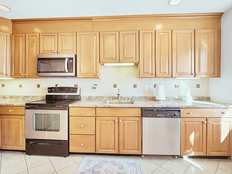 47 Campbell St #2 — Photo 1