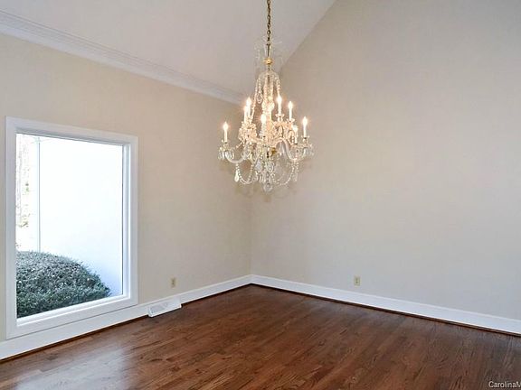 4th image of 4436 Parview Dr N