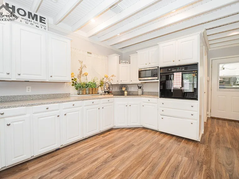800 Shore Line Dr — Photo 14