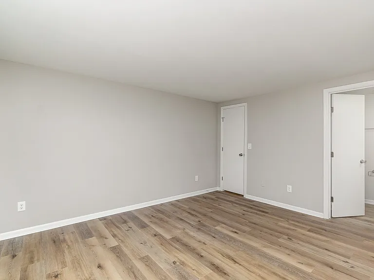 1645 Arlyn Cir #G — Photo 8