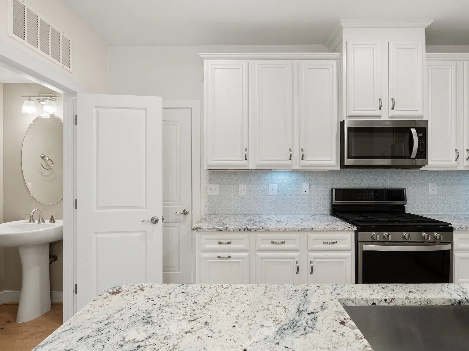3 bed, 2.5 bath, 1486 sqft, $3,400 — Photo 4