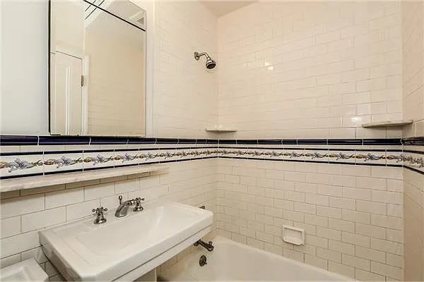 Sold by Avenue Sotheby's International Realty | media 22