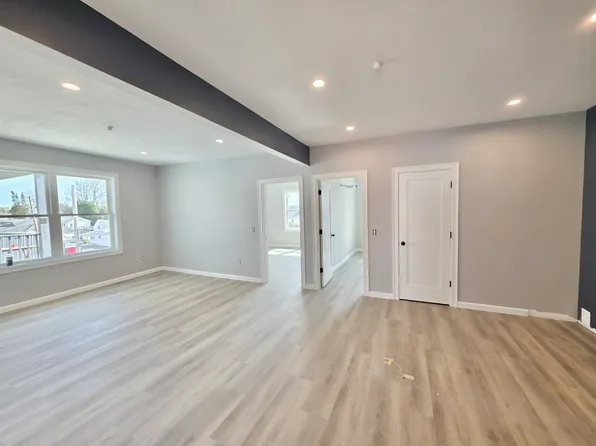 1965-1976 Smith St, North Providence, RI