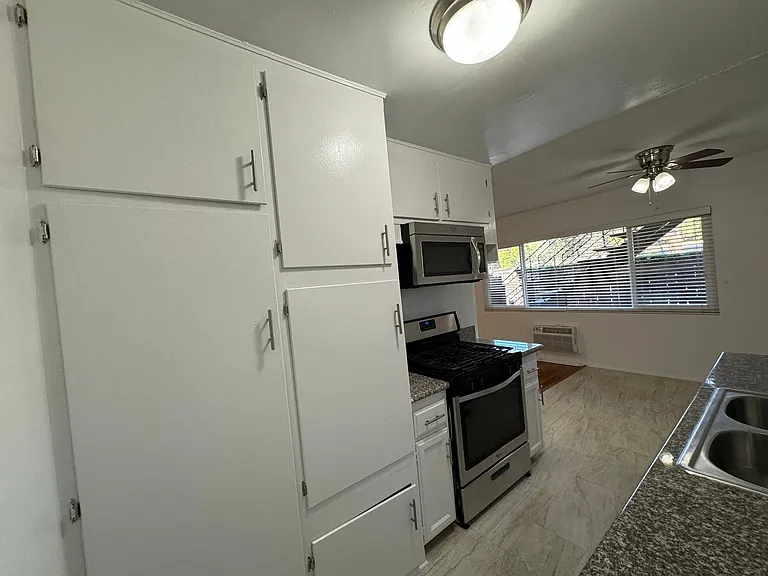 11330 Ohio Ave — Photo 12
