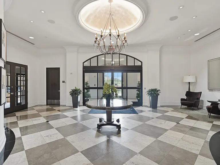 Secure building entry w/ 24-hour front desk