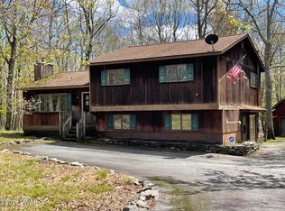 225 Wild Meadow Dr, Milford, PA 18337