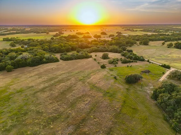 1830 Holub Rd, Schulenburg, TX 78956