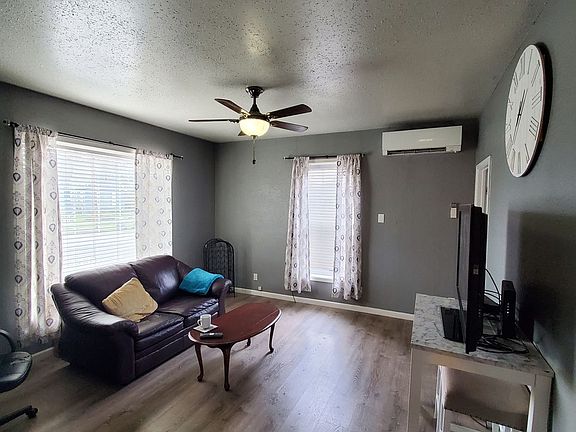 2nd image of 1065 8th Ave SW