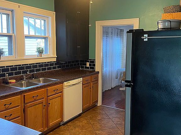 Kitchen- All appliances stay