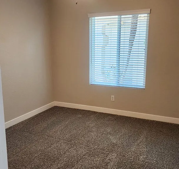 1382 E Butler Cir — Photo 18