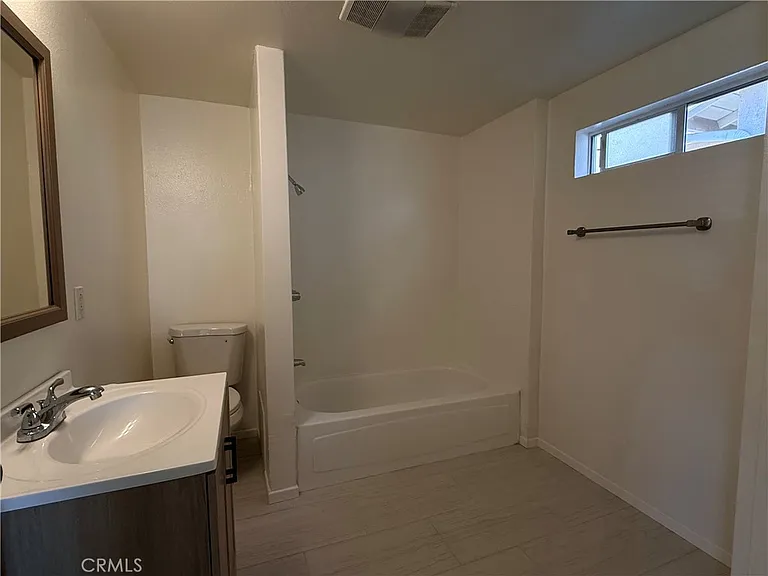248 S Redwood Ave — Photo 6