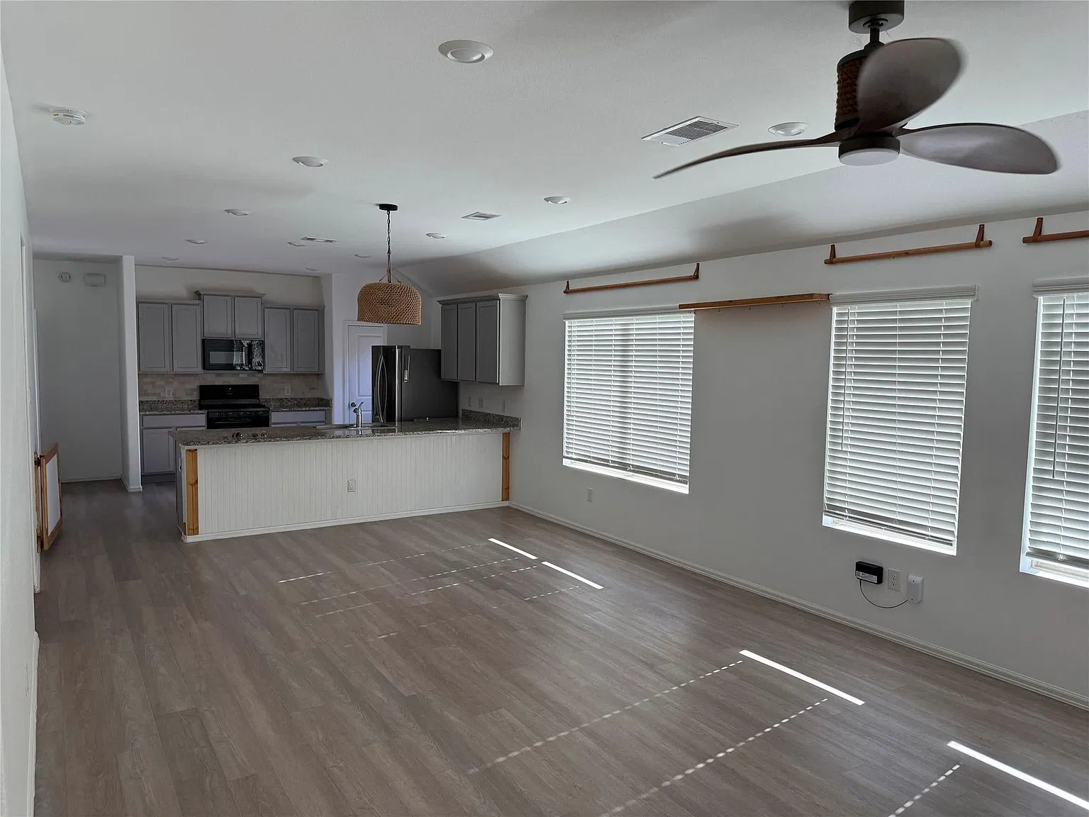 3 bed, 1698 sqft, $2,150 — Photo 4