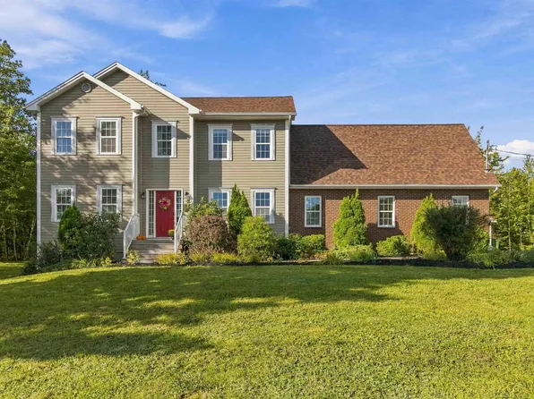 28 Carmel Cres, Fall River, NS B2T 1Y9