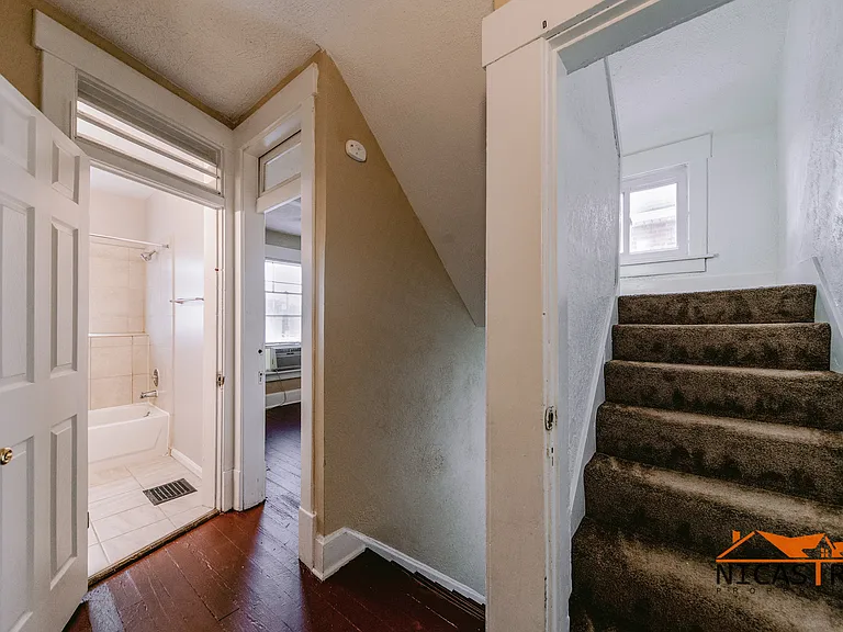 174 E 11th Ave — Photo 13