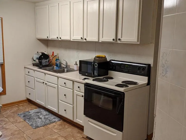 906 Vine St — Photo 23