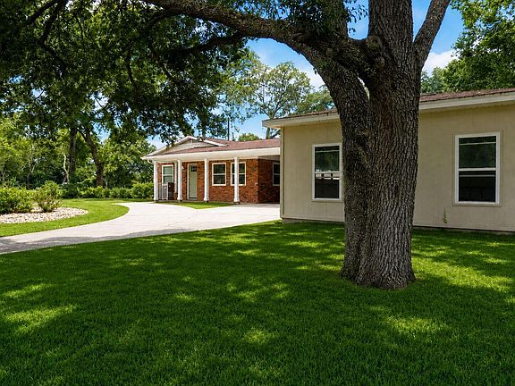 3rd image of 298 Lafitte Cres