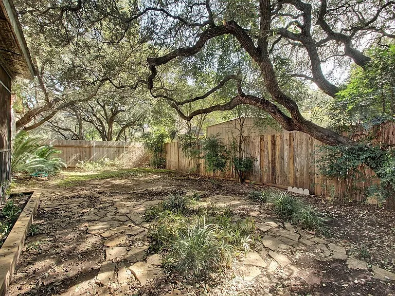 6305 Evangeline Trl — Photo 24