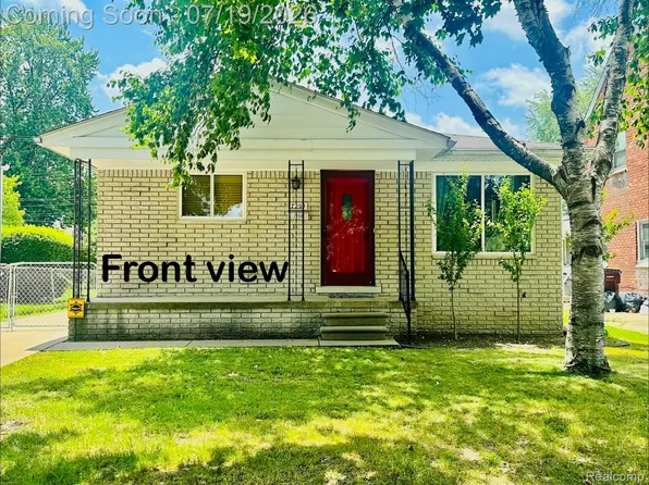 7290 Wiegand Blvd, Center Line, MI 48015