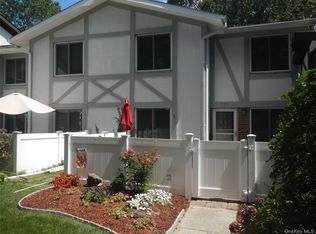 719 Blue Ridge Dr, Medford, NY 11763