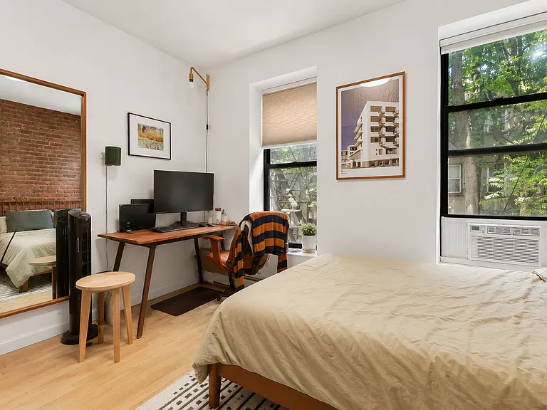 851 Hart St #2 — Photo 12