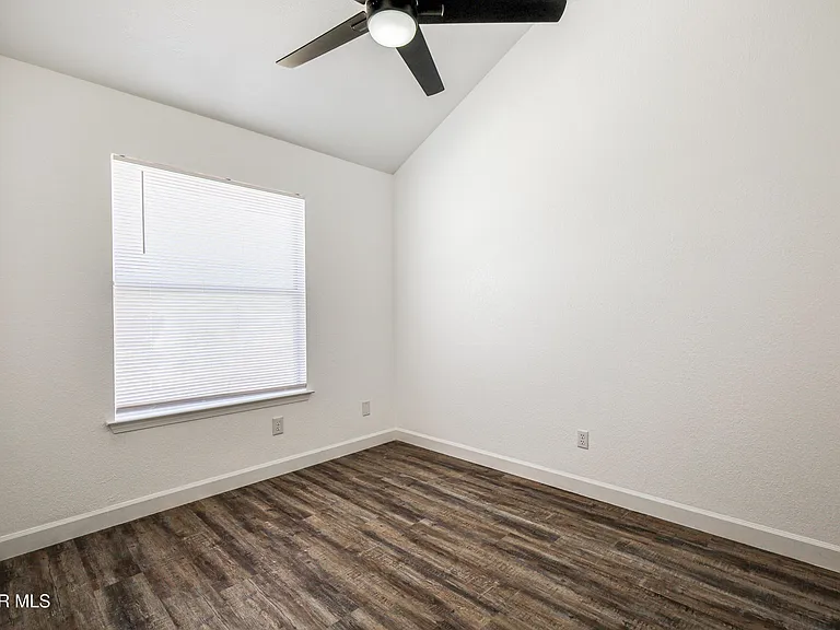 1229 Diamond Cove Pl — Photo 32
