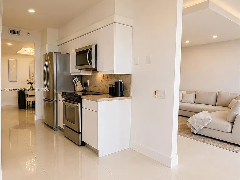 3640 Yacht Club Dr #502 — Photo 6