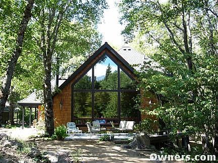 Back exterior (reflection of Mt Shasta)