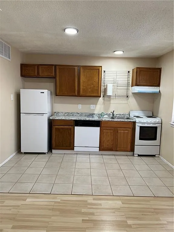1 bed, 1.0 bath, 416 sqft, $950 — Photo 2
