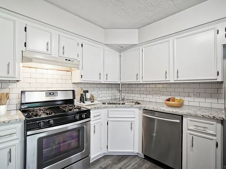 308 Lawrence St #A — Photo 12
