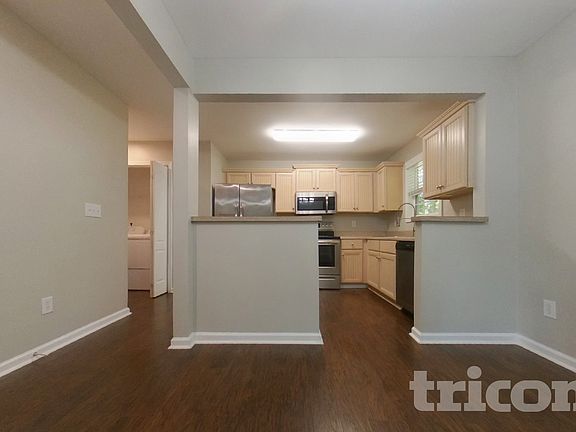 5th image of 542 Meadow Spring Dr