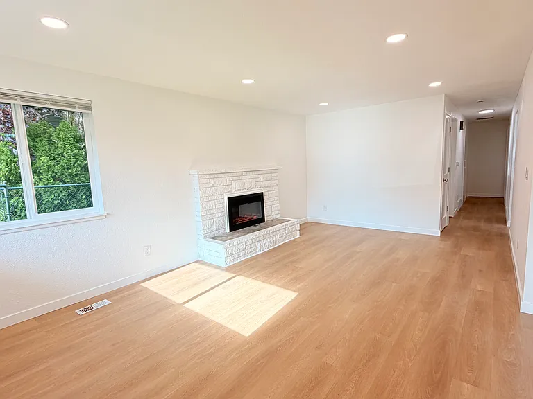 7233 Tacoma Ave S — Photo 7