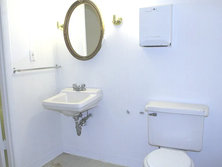 Avon Apartments — Photo 42