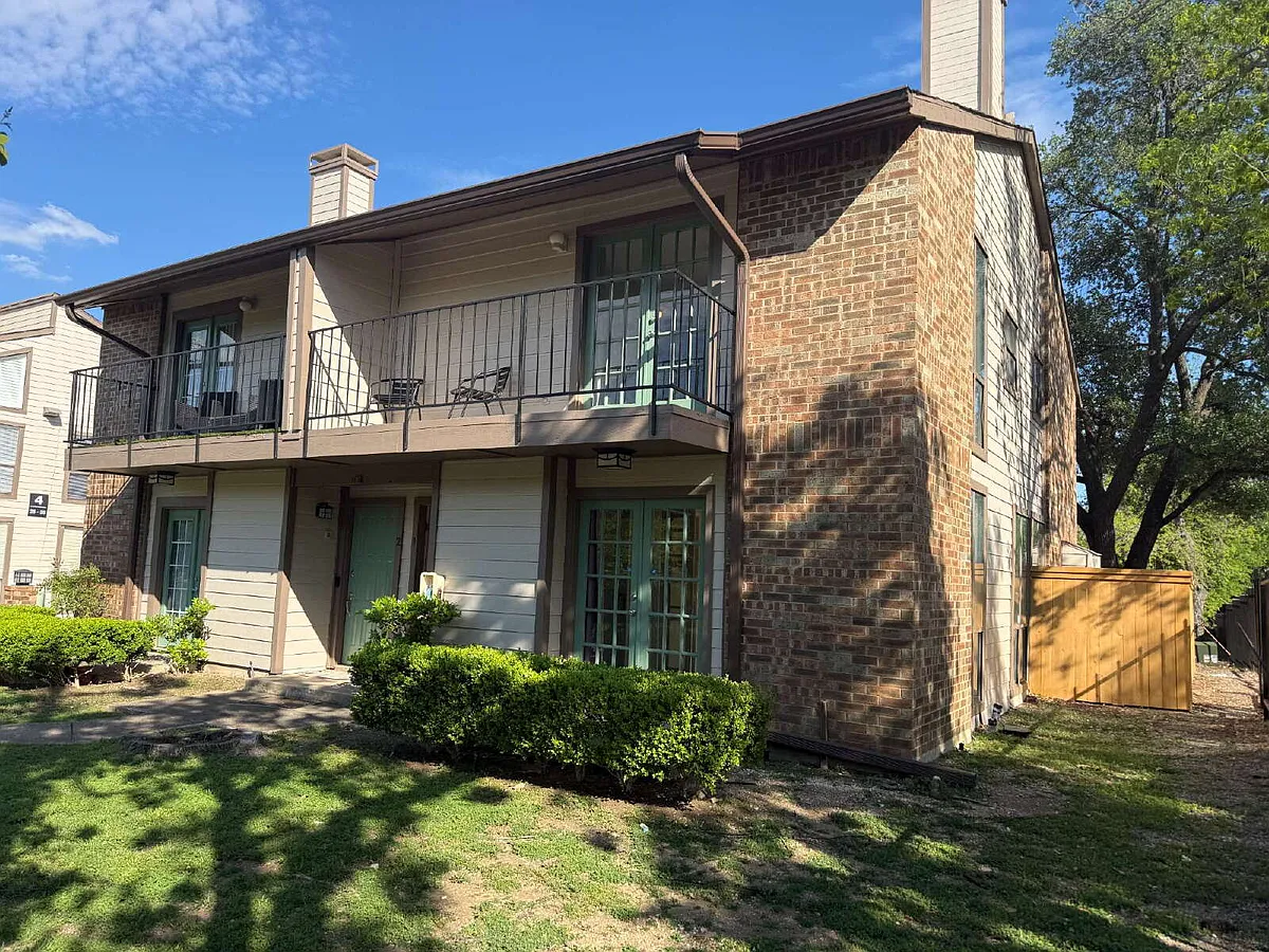 Building Photo - 7522 Holly Hill Dr #1