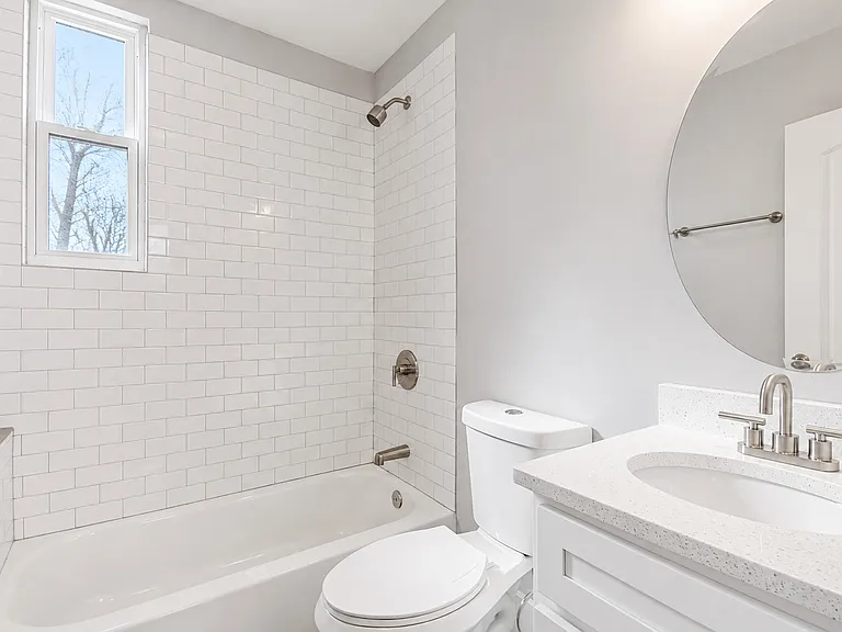 2117 W 18th St #3R — Photo 6