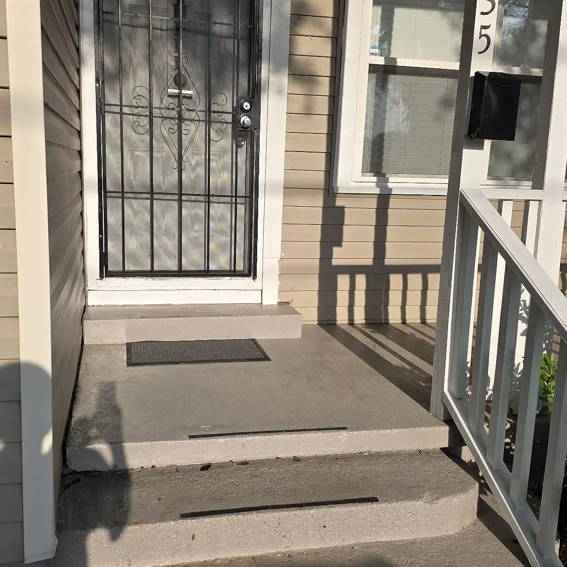 5 bed, 1600 sqft, $1,850 — Photo 1