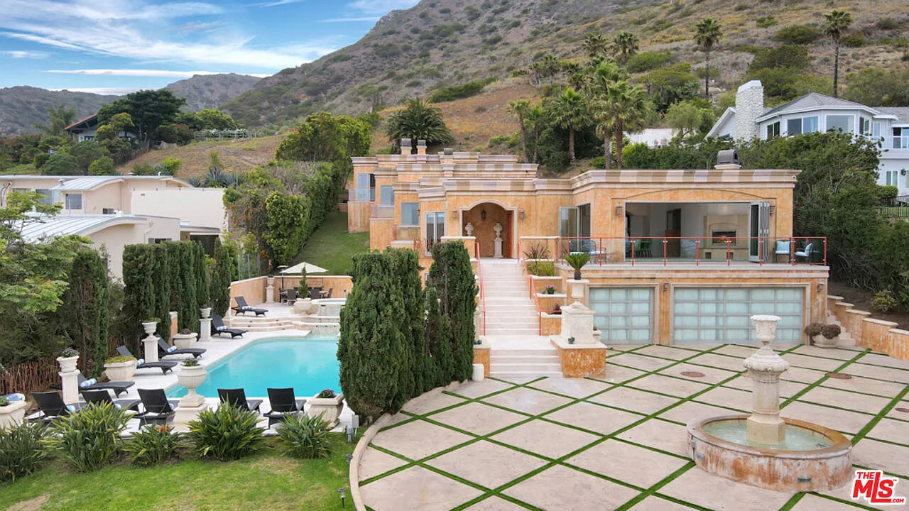 5 bed, 6.5 bath, 5200 sqft, $29,000 — Photo 1