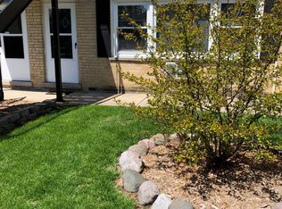 1120 W Hawthorne St APT B, Arlington Heights, IL 60005