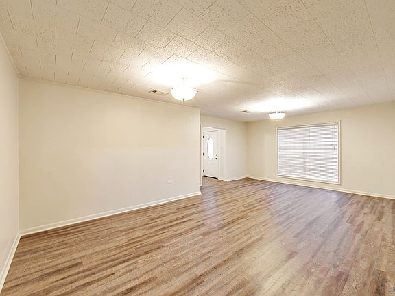 4th image of 215 Raywood Dr