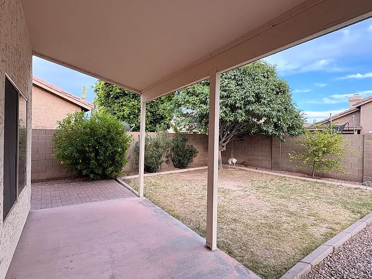 685 W Douglas Ave — Photo 19
