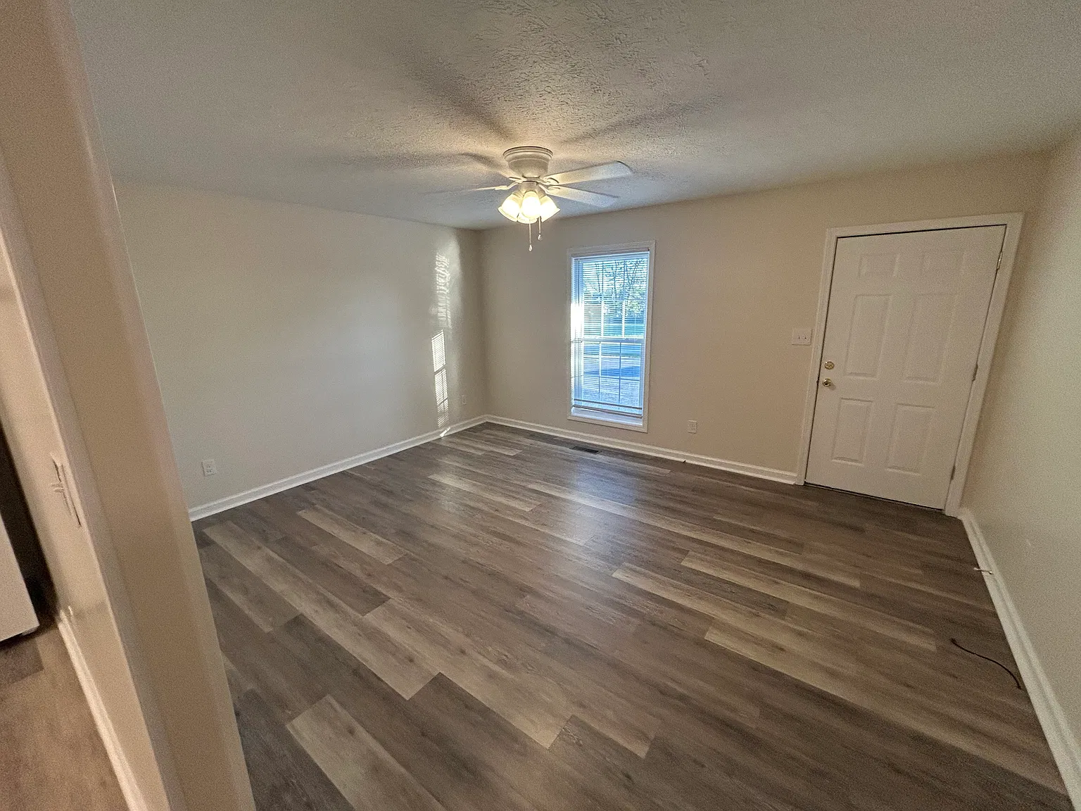 2 bed, 1.5 bath, 950 sqft, $1,100 — Photo 3