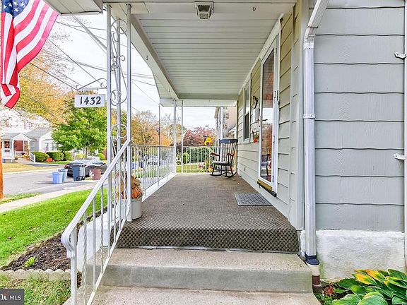 4th image of 1432 Lawndale Ave