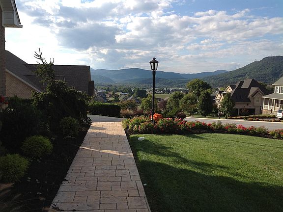4th image of 350 Stoneledge Dr