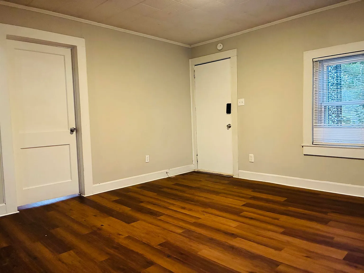 2554 Hemphill st — Photo 3