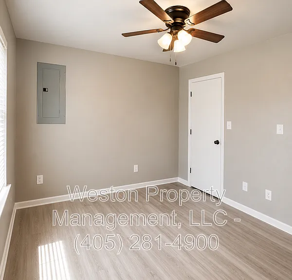 416 E Washington St — Photo 5